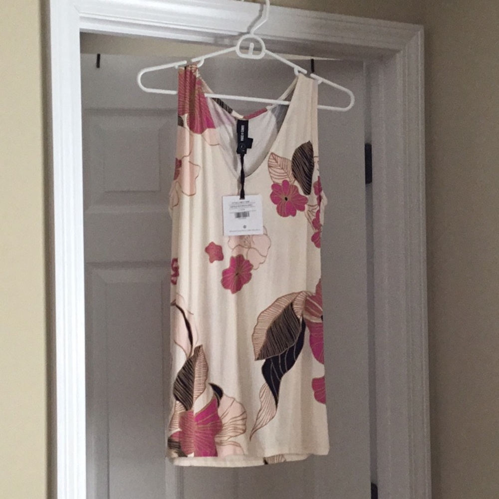 Agnes & Dora Fitted V-Neck Tank